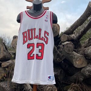 Men's Size 44/ Large Vintage Champion #23 Michael Jordan Chicago Bulls Jersey